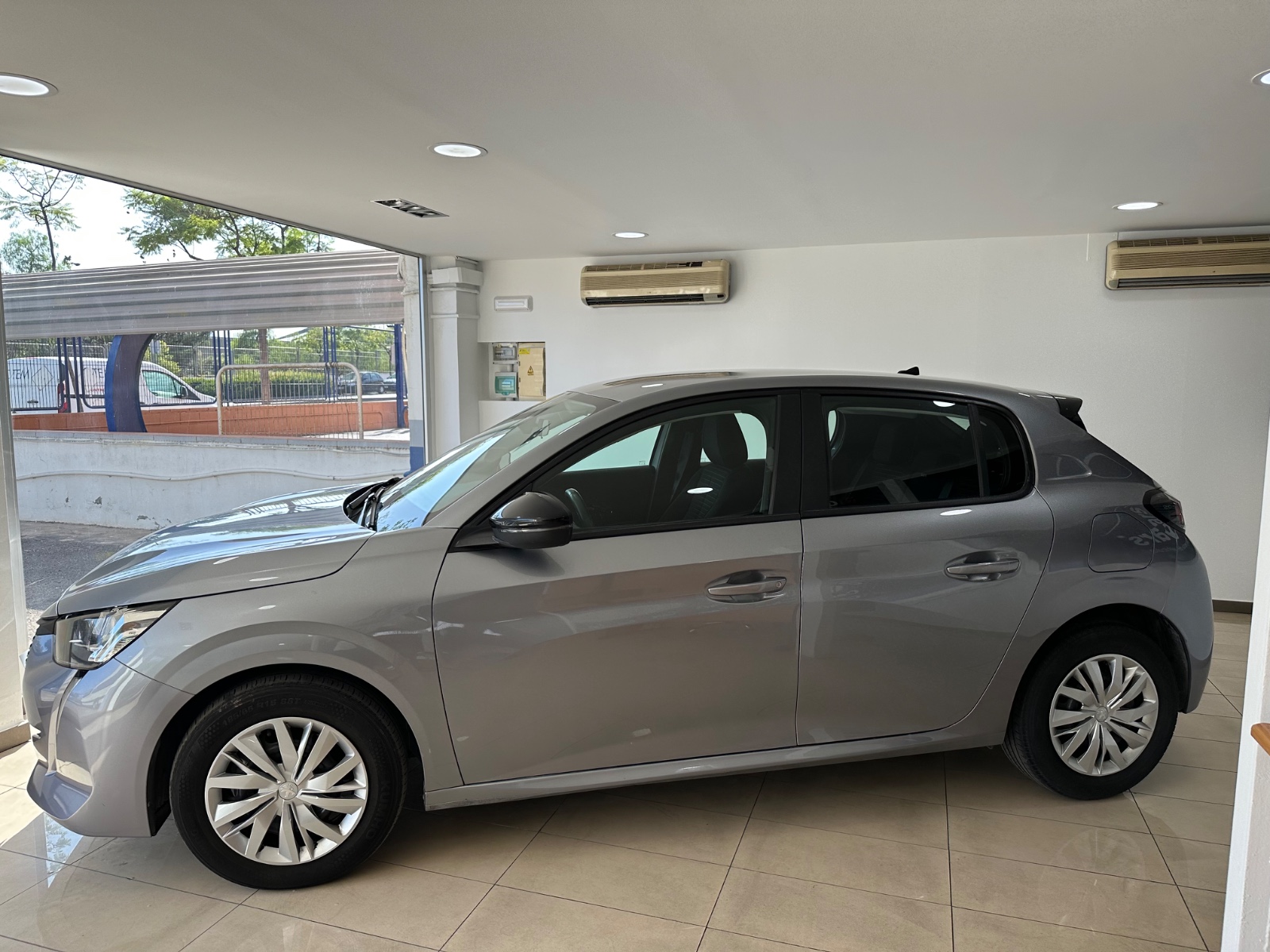 Peugeot 208 miniatura 2